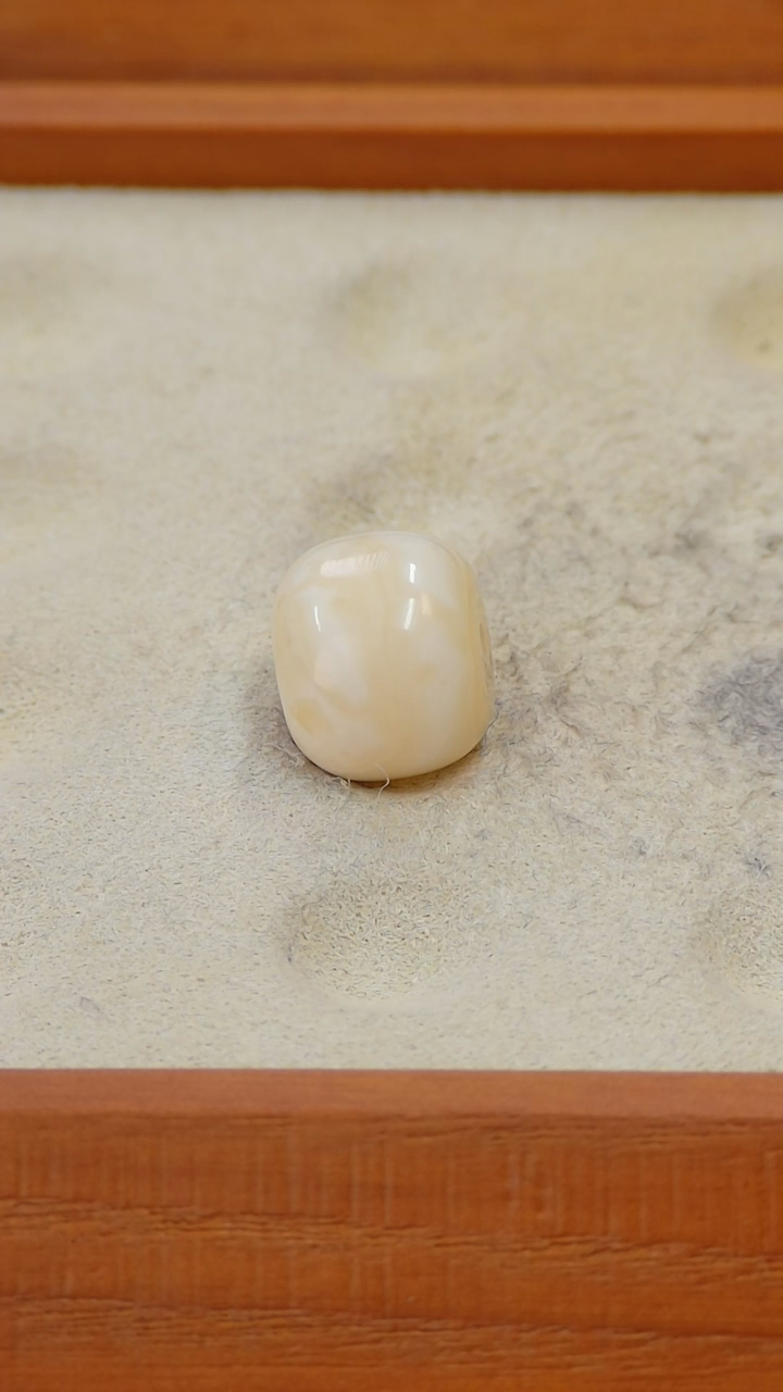 【闪购商品】蜜蜡裸石未镶嵌俄料1.35克