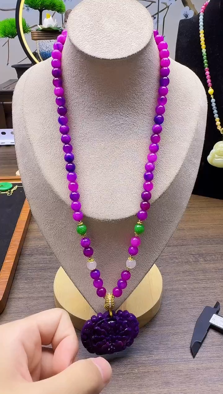 14K金镶嵌苏纪石（舒俱来）颈饰X41