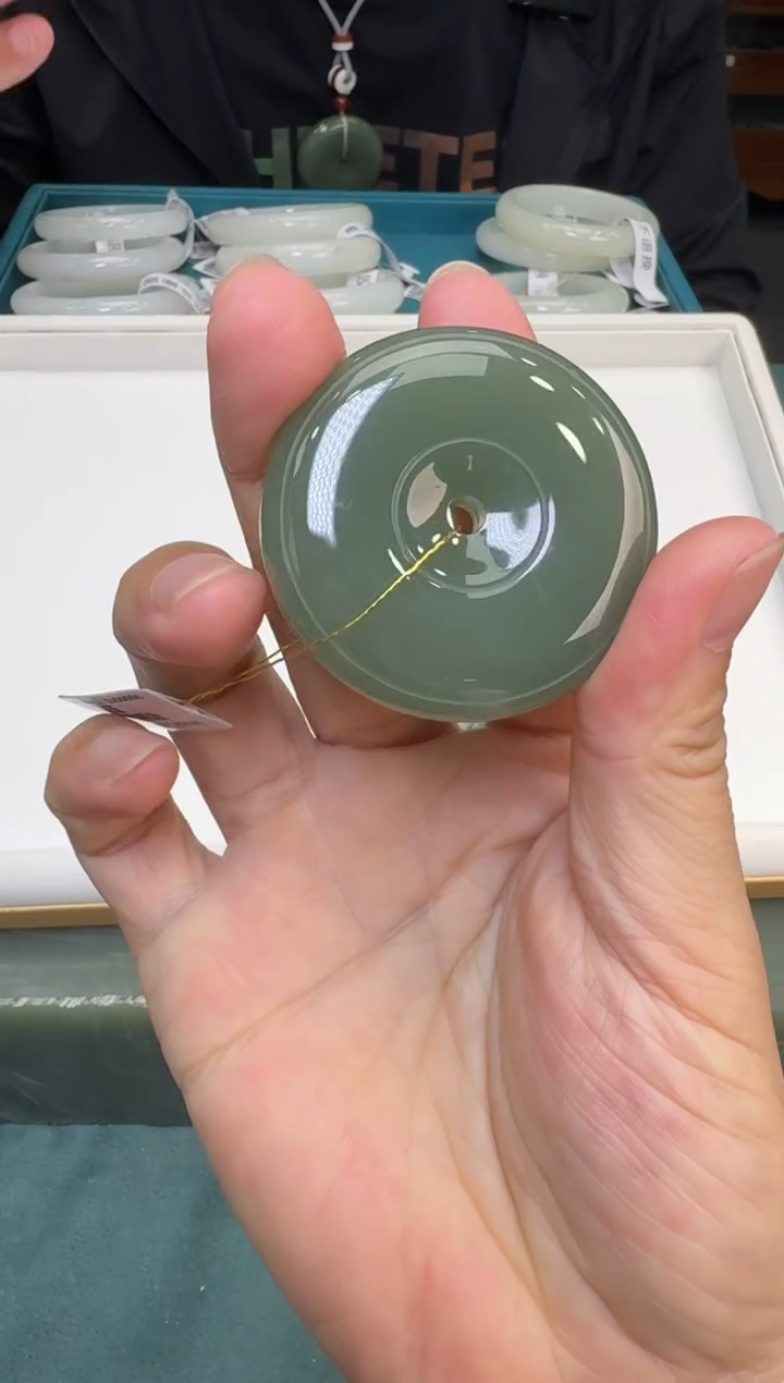 和田玉未镶嵌颈饰平安扣配绳