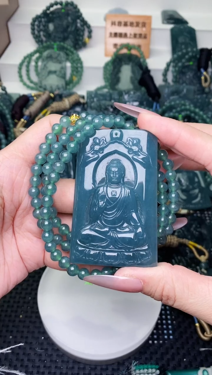 颈饰未镶嵌翡翠 