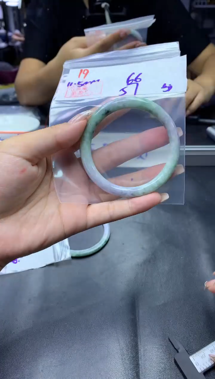 未镶嵌定制翡翠19手镯57纹+66元+拍一发一