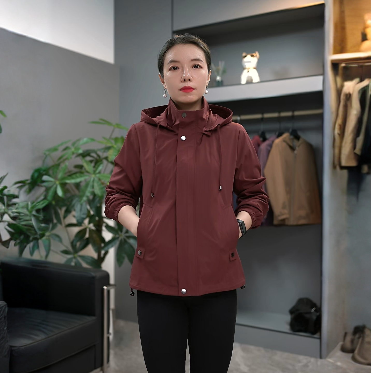 妈妈装休闲风秋季户外中老年女装常规款连帽可拆夹克外套