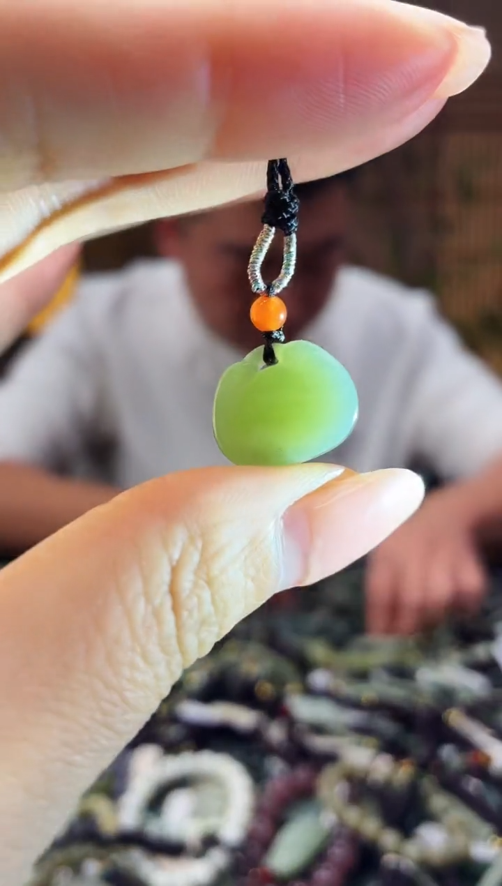 颈饰未镶嵌和田玉多样性发货，拍一发一