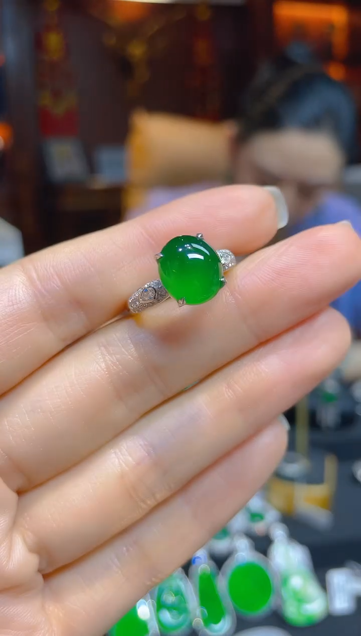 【闪购商品】翡翠戒指18K金镶嵌118301天然A货翡翠蛋面戒指
