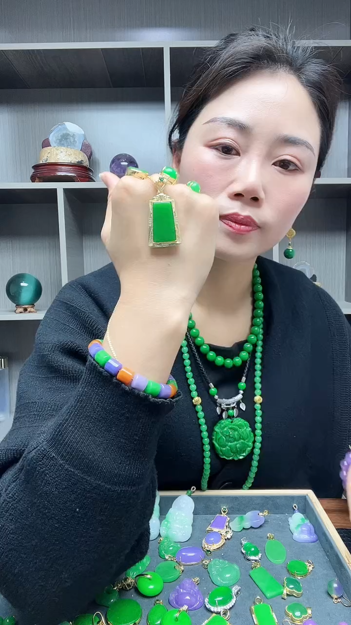 【闪购商品】翡翠吊坠(赠链)14K金镶嵌吊坠