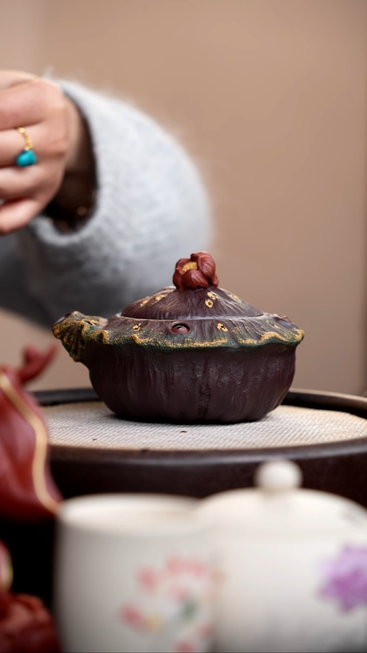 茶壶紫砂紫泥荷叶莲子手抓 