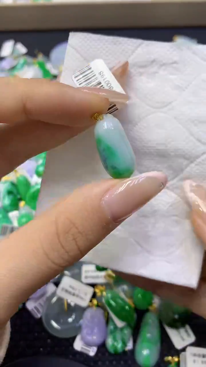 颈饰18K金镶嵌翡翠天然缅甸翡翠A货