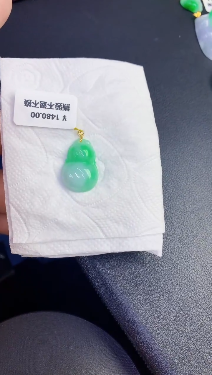 颈饰18K金镶嵌翡翠缅甸天然翡翠A货