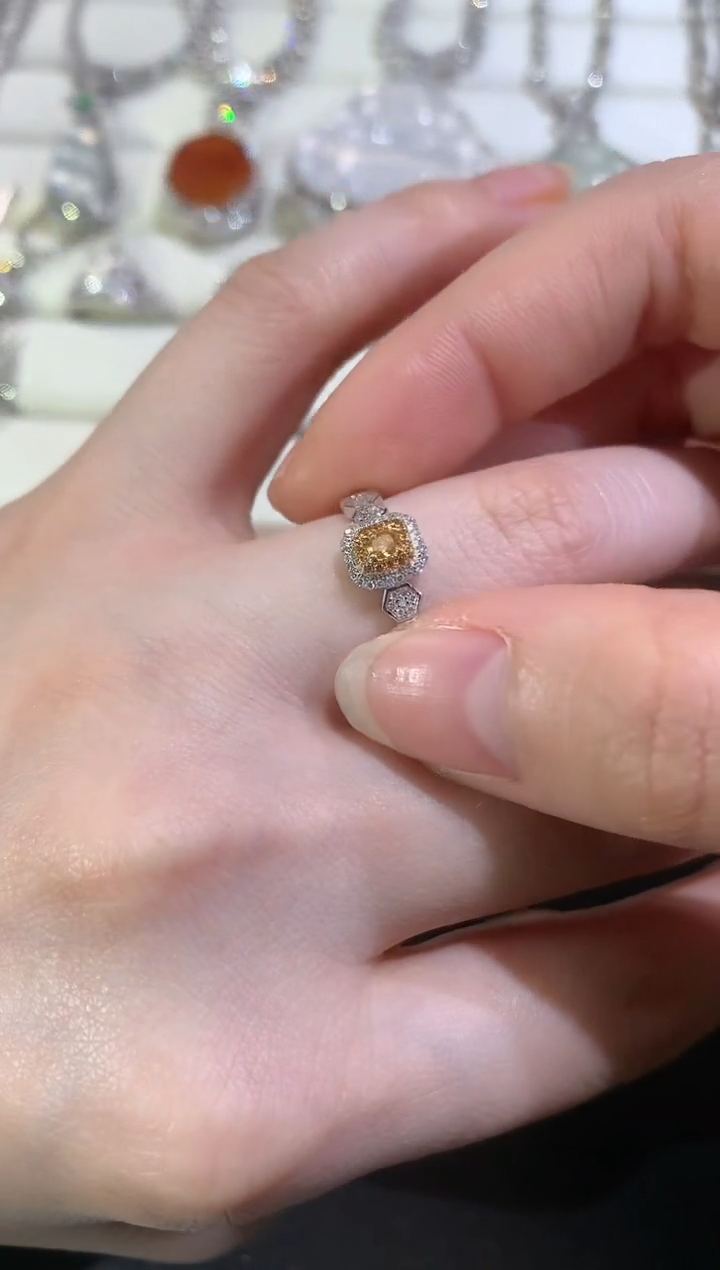 【闪购商品】钻石戒指18K金镶嵌Z173|3800