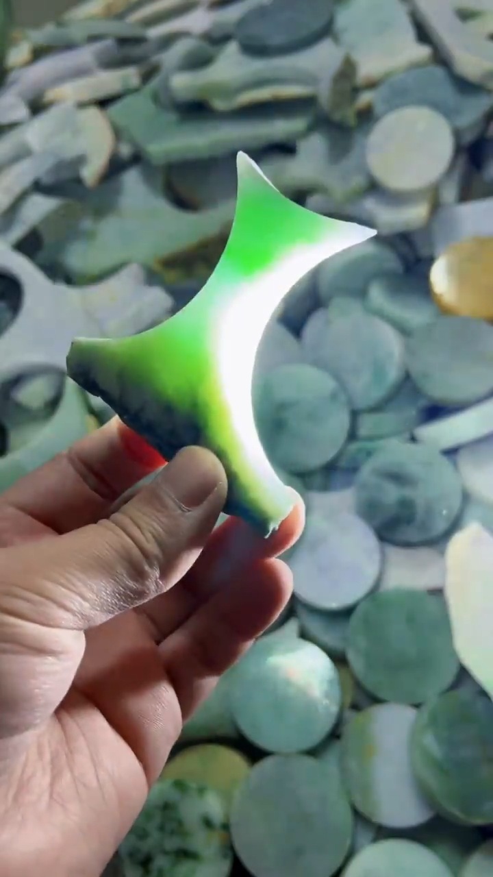 【闪购商品】翡翠挂件未镶嵌A货康壹975