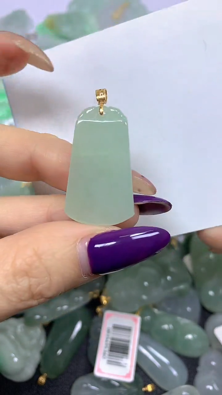 颈饰18K金镶嵌翡翠 