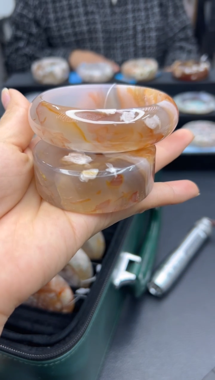 【闪购商品】石英质玉手镯未镶嵌A225(61圈赠送镯心)