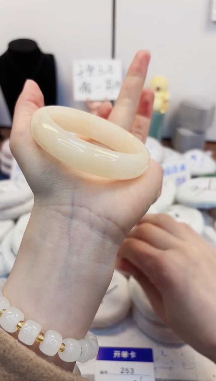【闪购商品】石英质玉手镯未镶嵌253