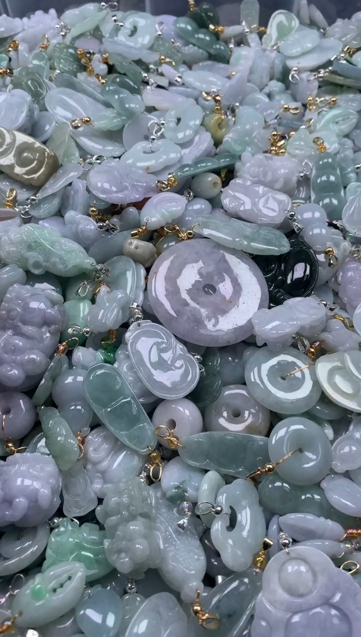 颈饰未镶嵌翡翠1897