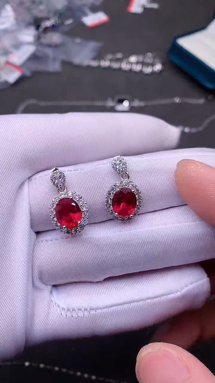 【闪购商品】红宝石耳饰银S925镶嵌........