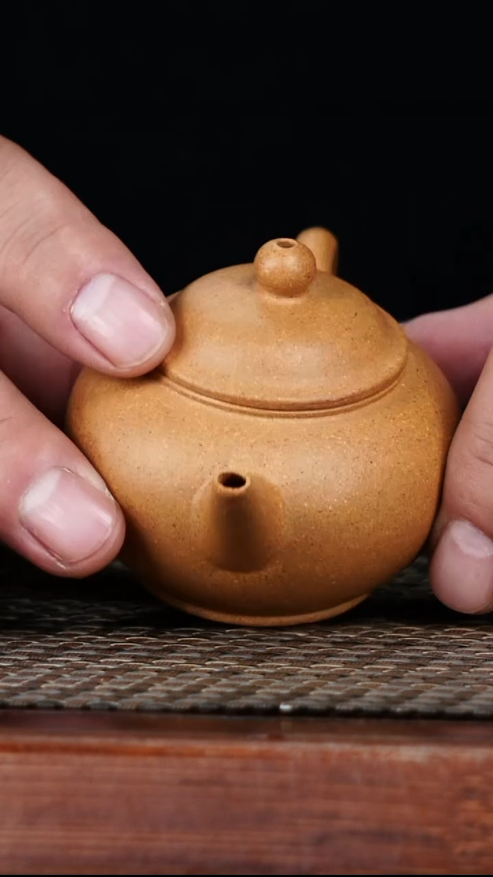 茶壶紫砂原矿黄金段泥水平80cc