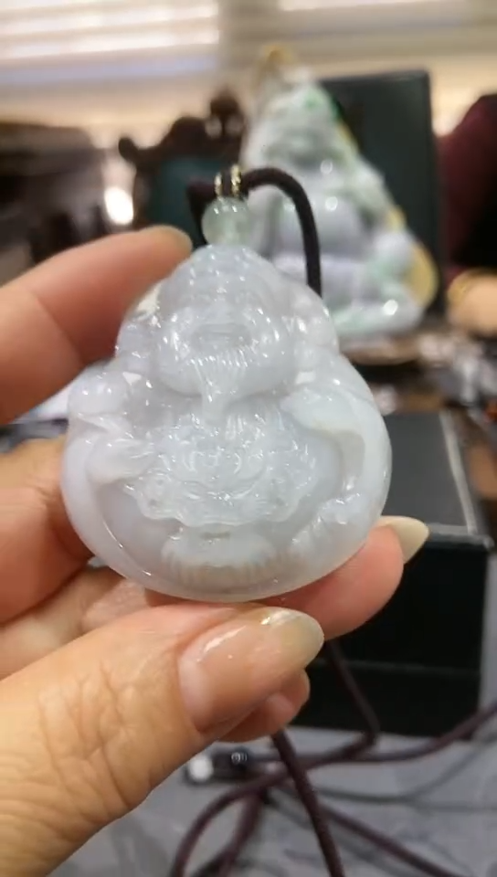 颈饰未镶嵌翡翠七**麻吊坠