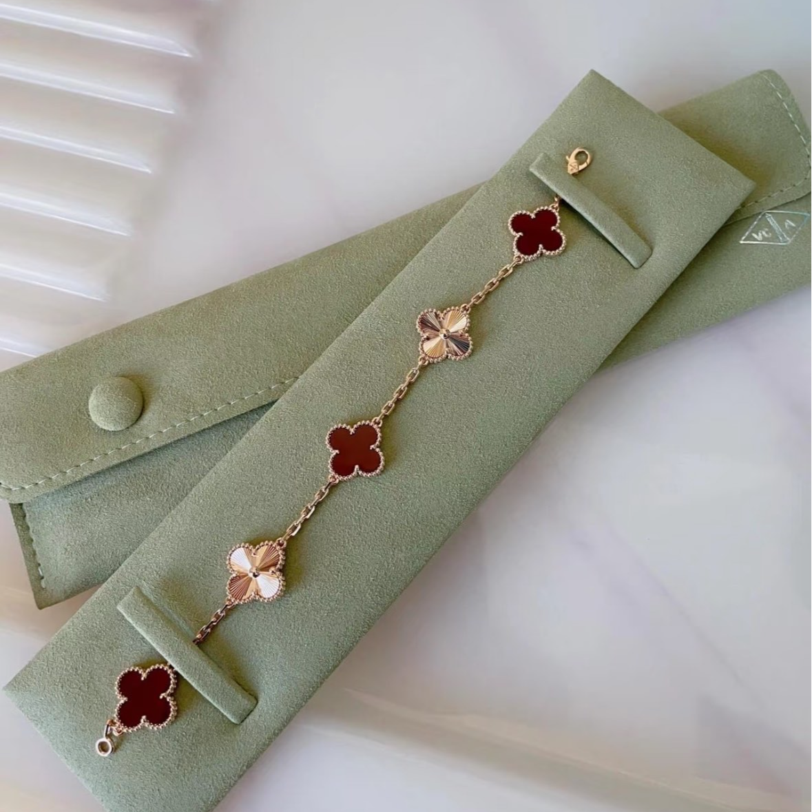 99新 梵克雅宝 珊珊专属 中号红五花镭射手链 新扣 