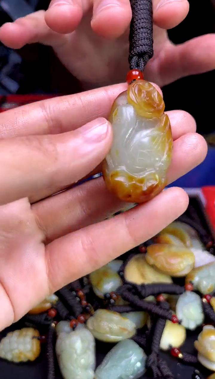 和田玉未镶嵌颈饰1