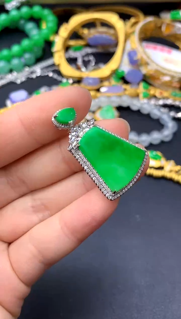 颈饰18K金镶嵌翡翠446-中国好珍宝