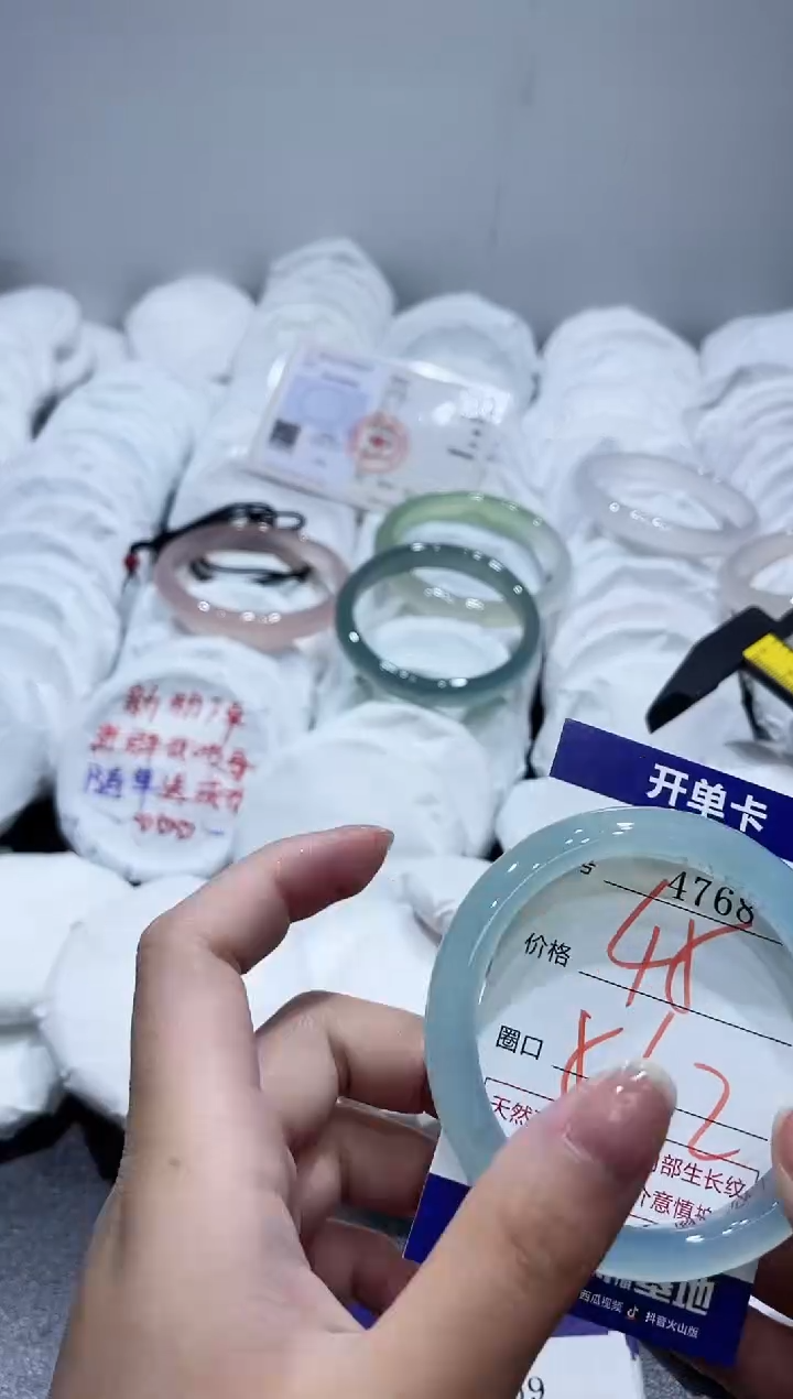 玛瑙/玉髓手镯未镶嵌4768