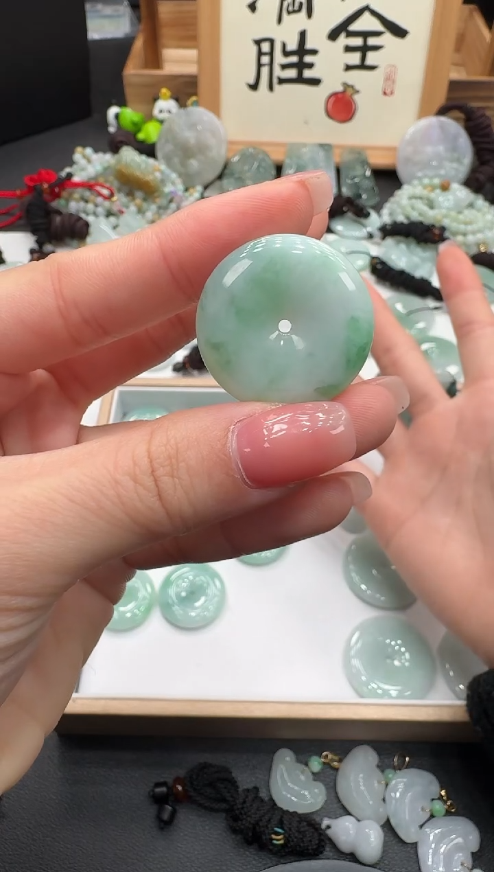 颈饰未镶嵌翡翠星*扣子多样性发其一