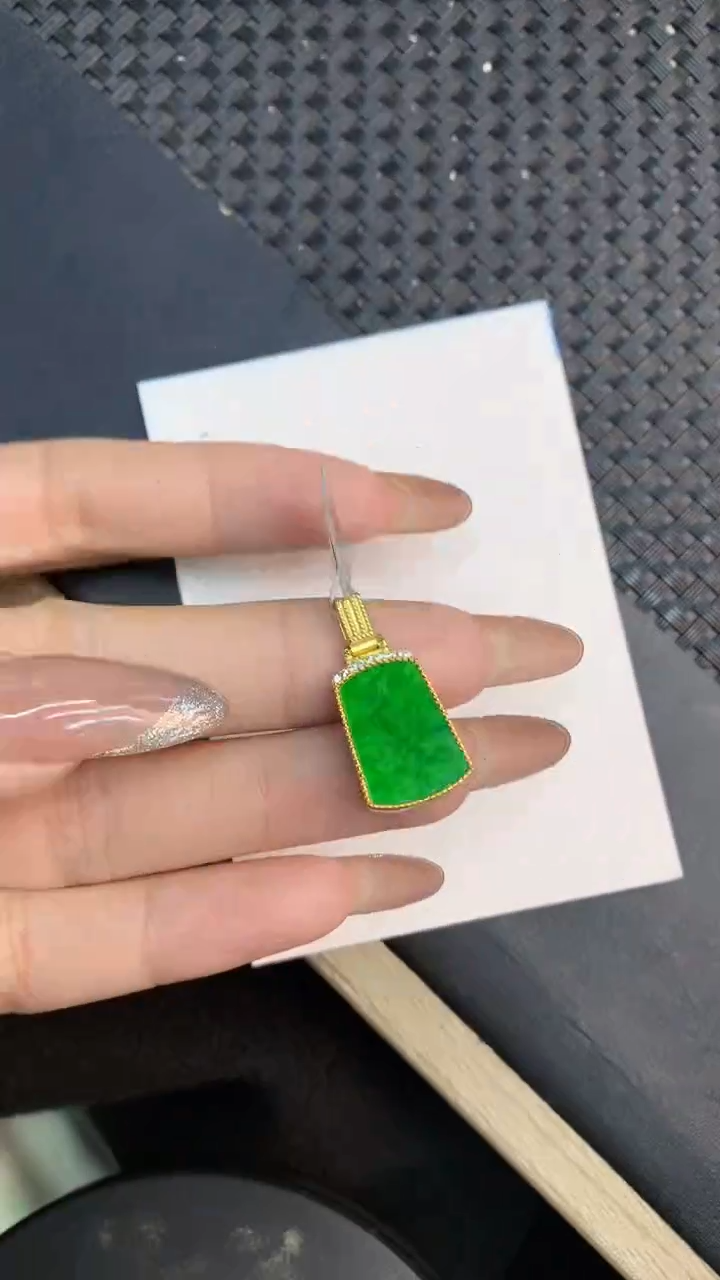 颈饰未镶嵌翡翠1