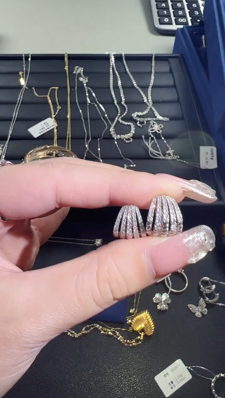 【闪购商品】钻石耳包18K金镶嵌排钻耳包hgt