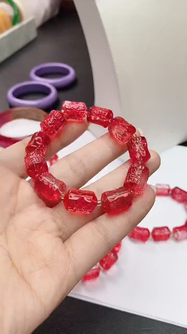 无非金属并蒂莲红碧碧手串