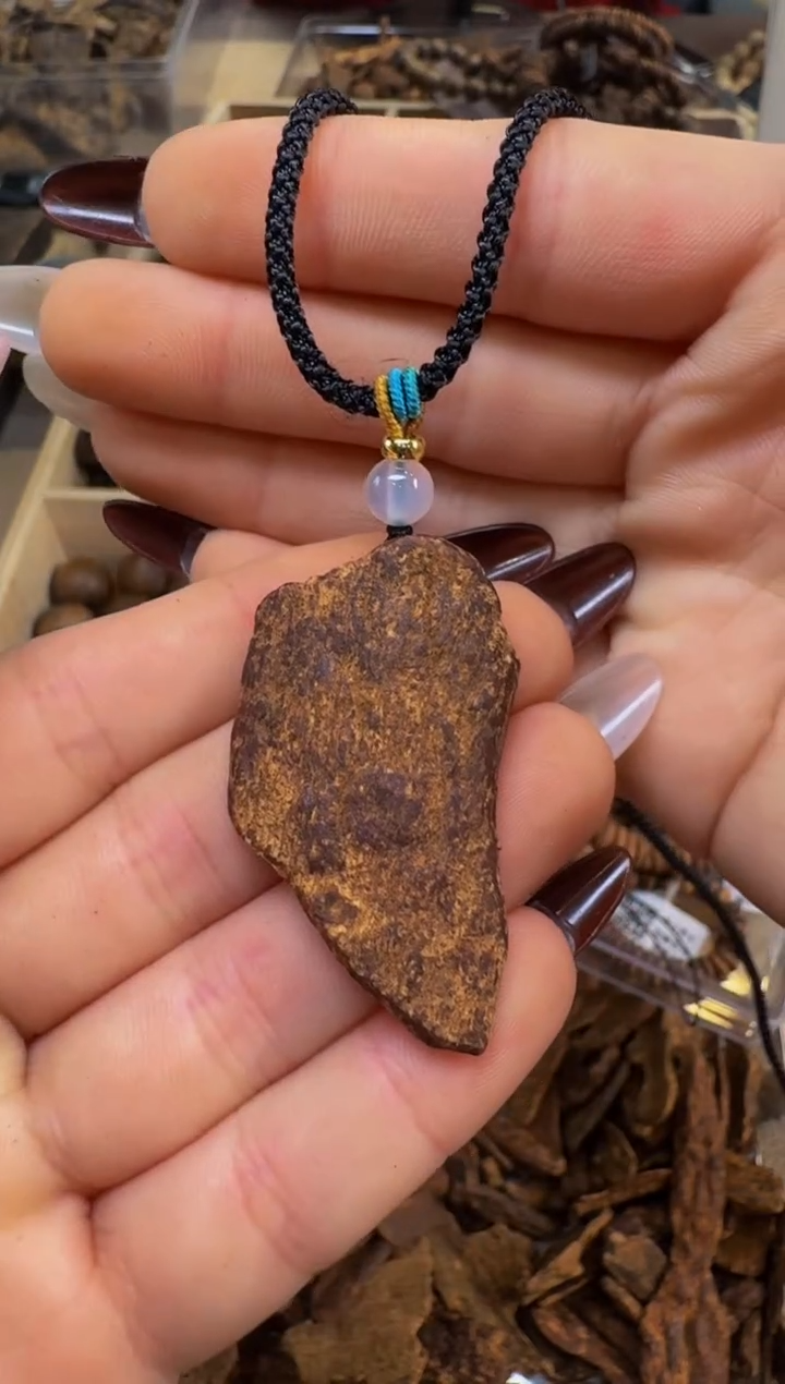 【闪购商品】沉香吊坠越南惠安红土