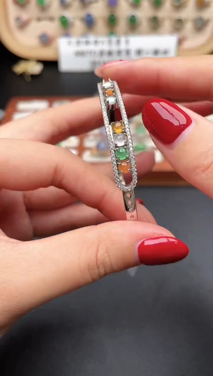 吊坠(不含链)未镶嵌翡翠一物一证一礼盒