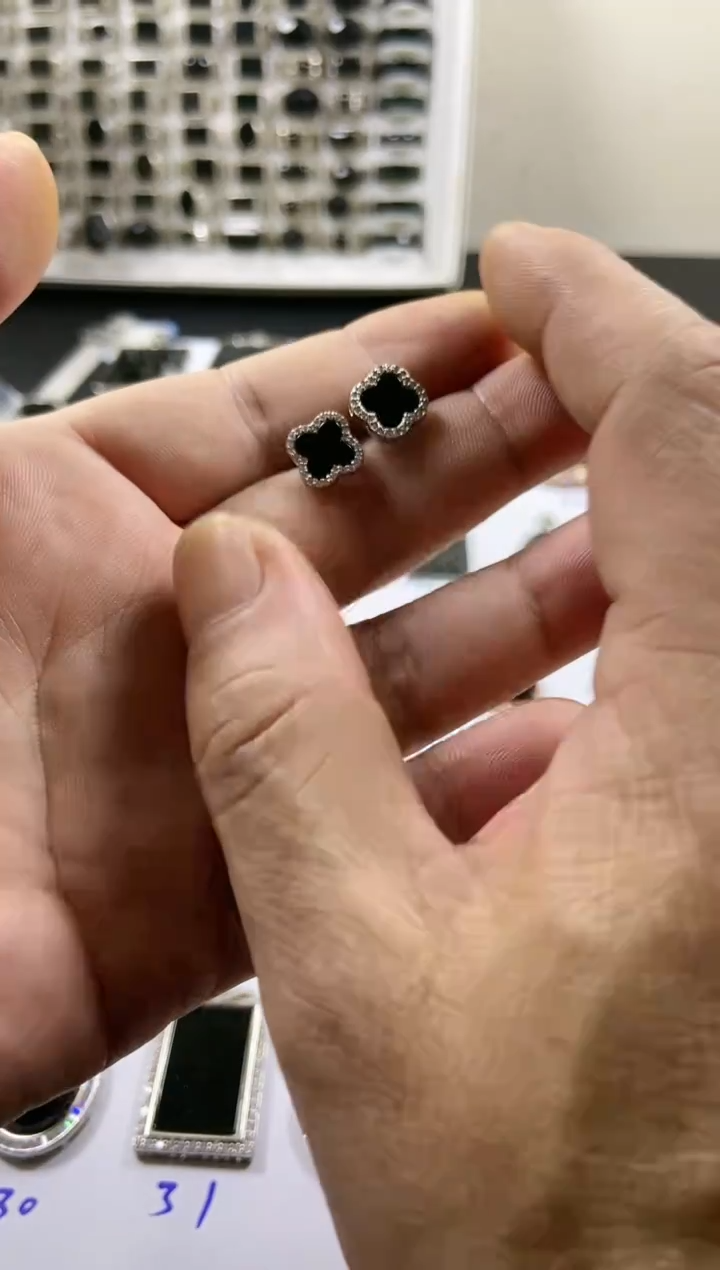 银S925镶嵌翡翠耳钉四叶草