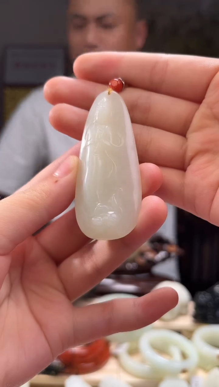 和田玉未镶嵌颈饰吊坠