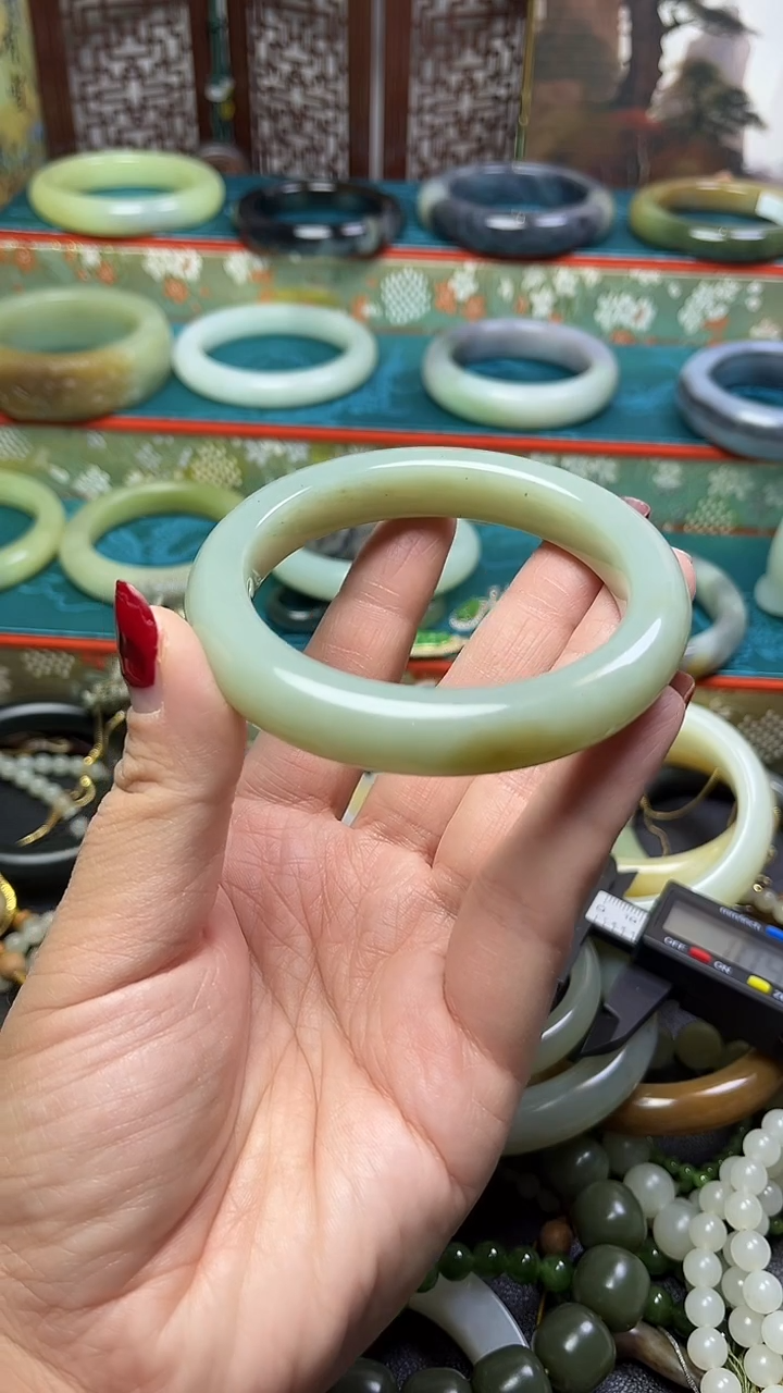 未镶嵌手镯和田玉新疆且莫蓝一口糖60+