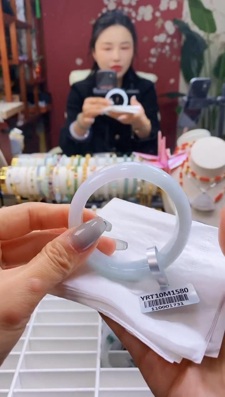 【闪购商品】翡翠手镯未镶嵌23/圈口52-54/12.7*7.8