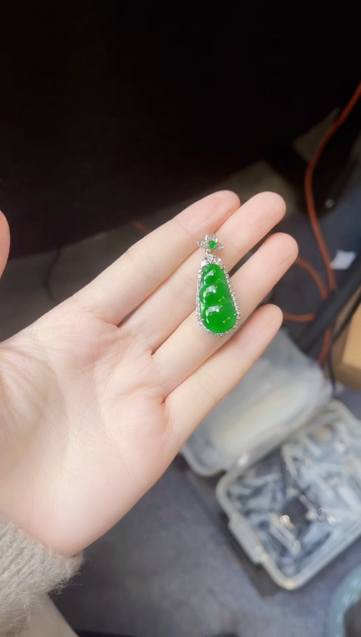 【闪购商品】翡翠颈饰银S925镶嵌福豆吊坠