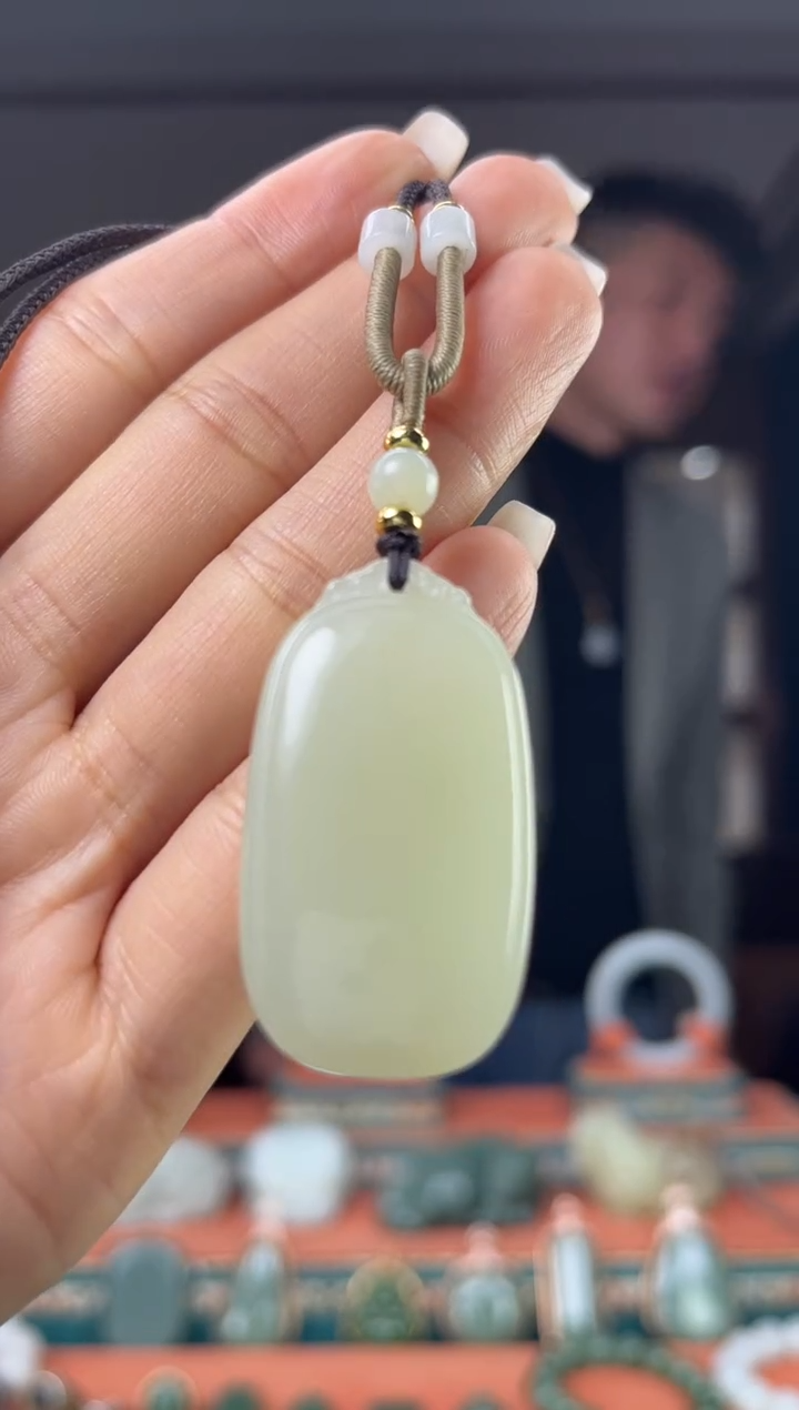 颈饰未镶嵌和田玉佩佩