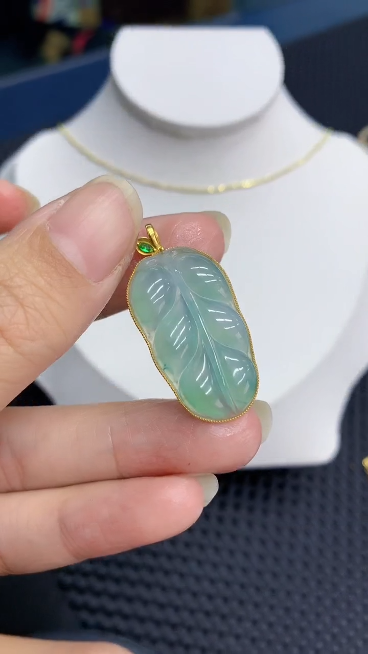 【闪购商品】翡翠颈饰18K金镶嵌            8