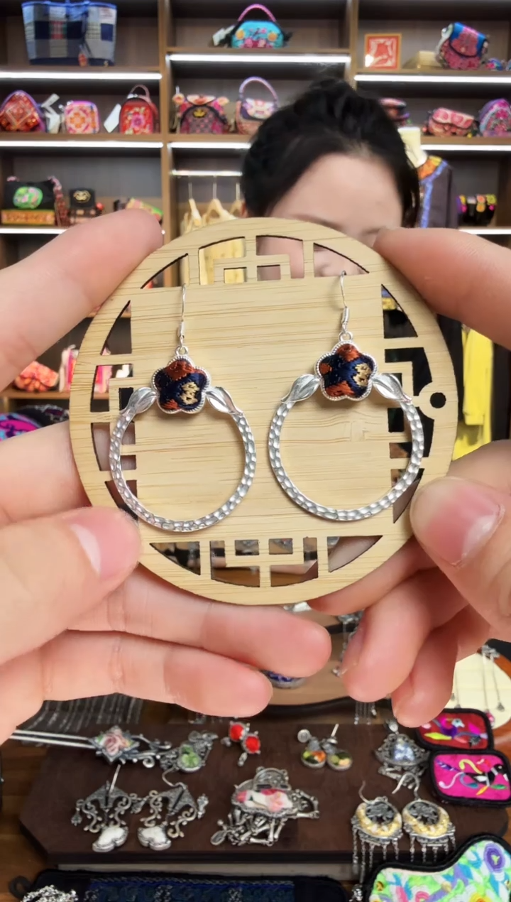 【闪购商品】织绣6蒙阿苏苗绣传承