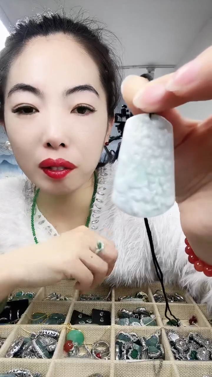 【闪购商品】翡翠颈饰未镶嵌吊坠