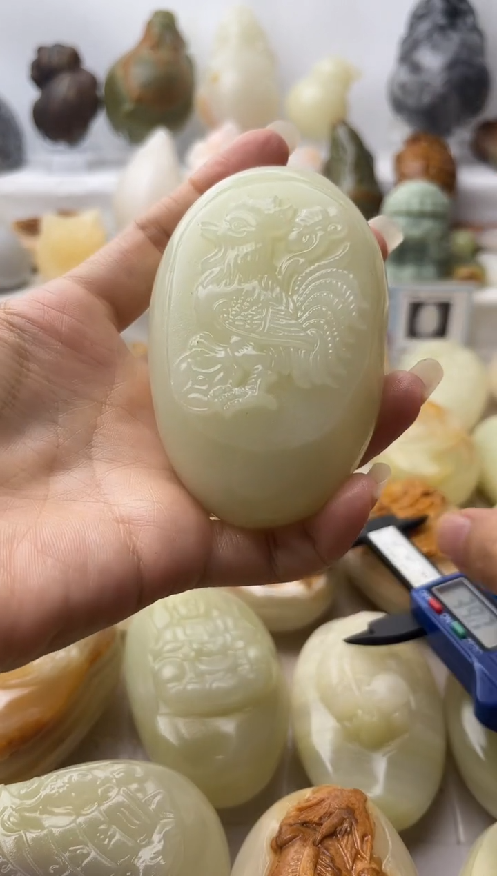 石材方解石手把件不退换鸡