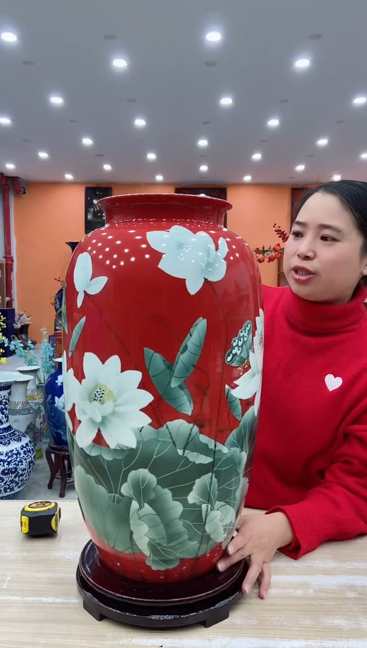 【闪购商品】摆件景德镇陶瓷花瓶刘宗建荷塘清香红色腰鼓瓶