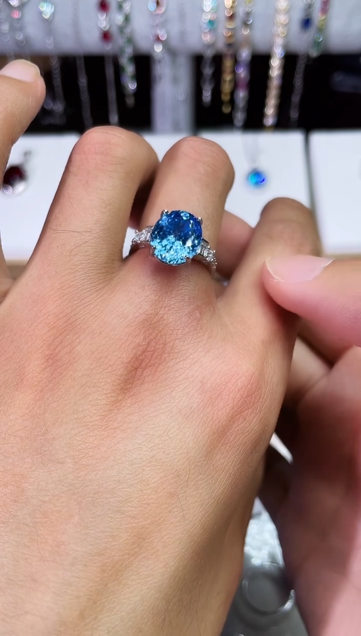 足铂镶嵌合成（培育）蓝宝石戒指/指环中浅海蓝戒指