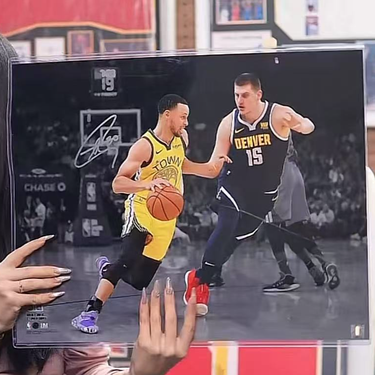 库里亲签对位约基奇海报装裱【铭人堂亲签球衣清清直播专属链接】