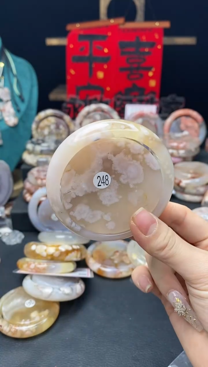 【闪购商品】石英质玉手镯（圆镯）未镶嵌61