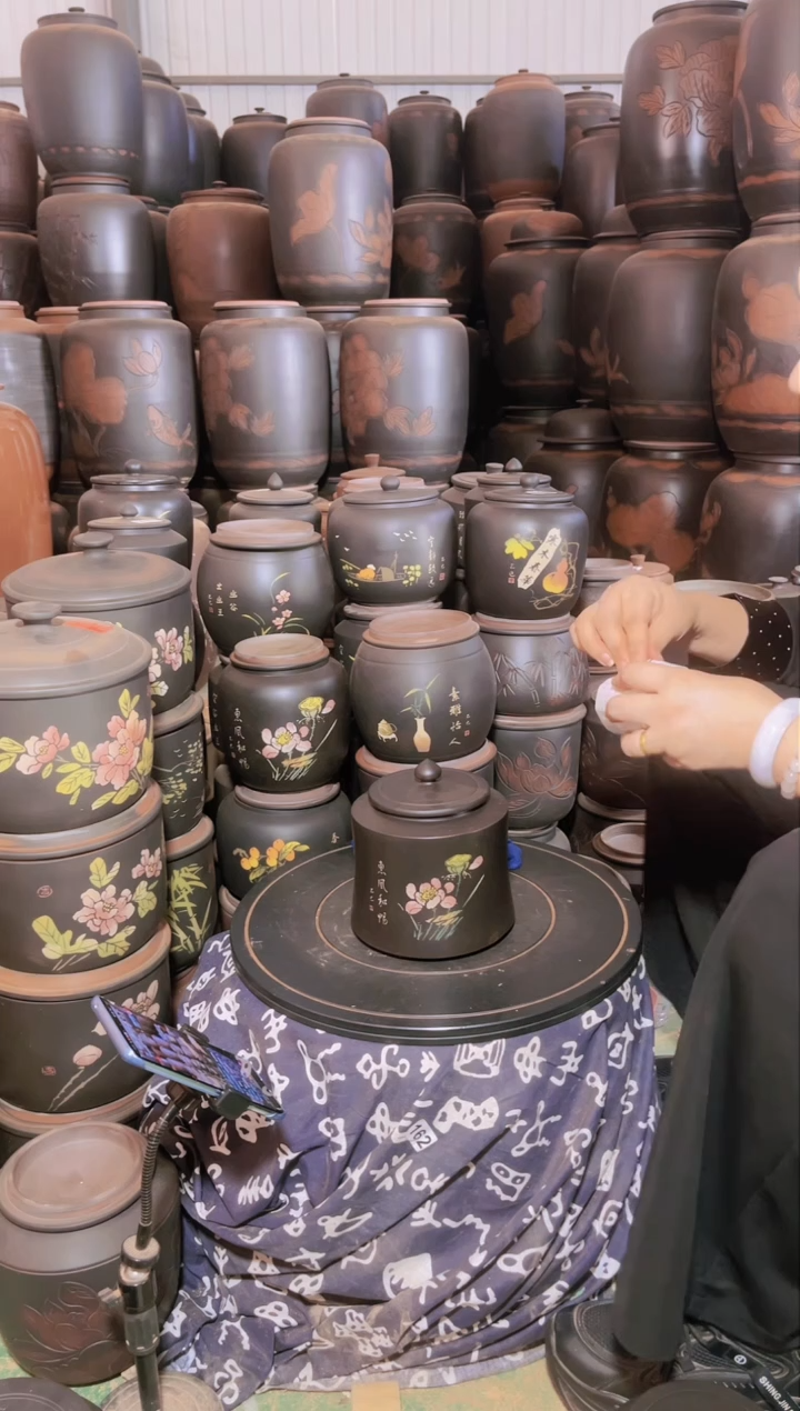 壶瑕疵茶叶罐 小蛮腰彩填  020