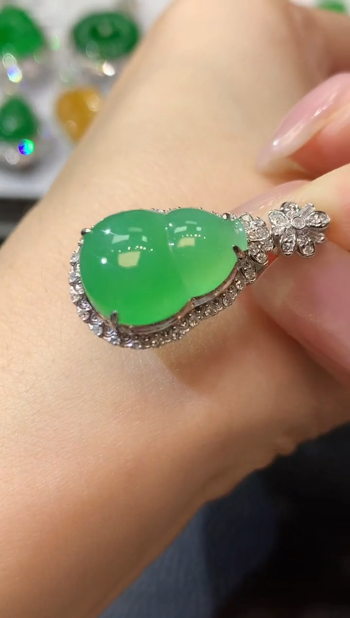 【闪购商品】翡翠吊坠(不含链)18K金镶嵌A70