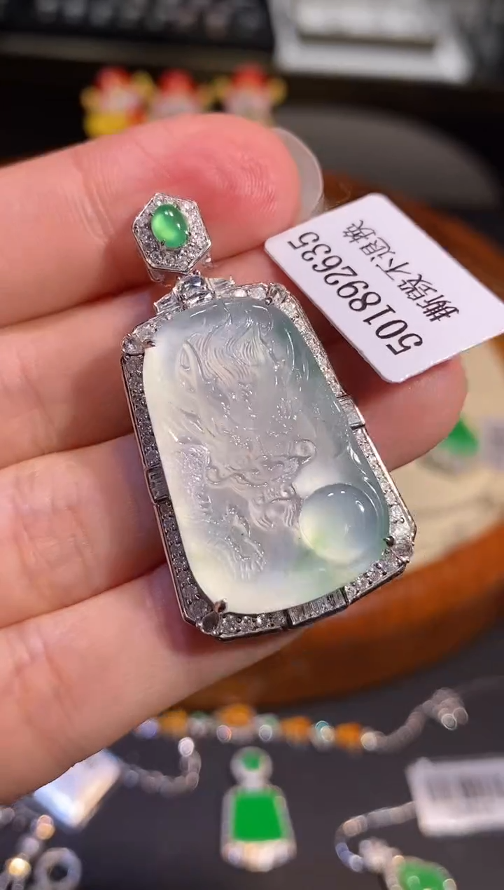 【闪购商品】翡翠颈饰18K金镶嵌吊坠