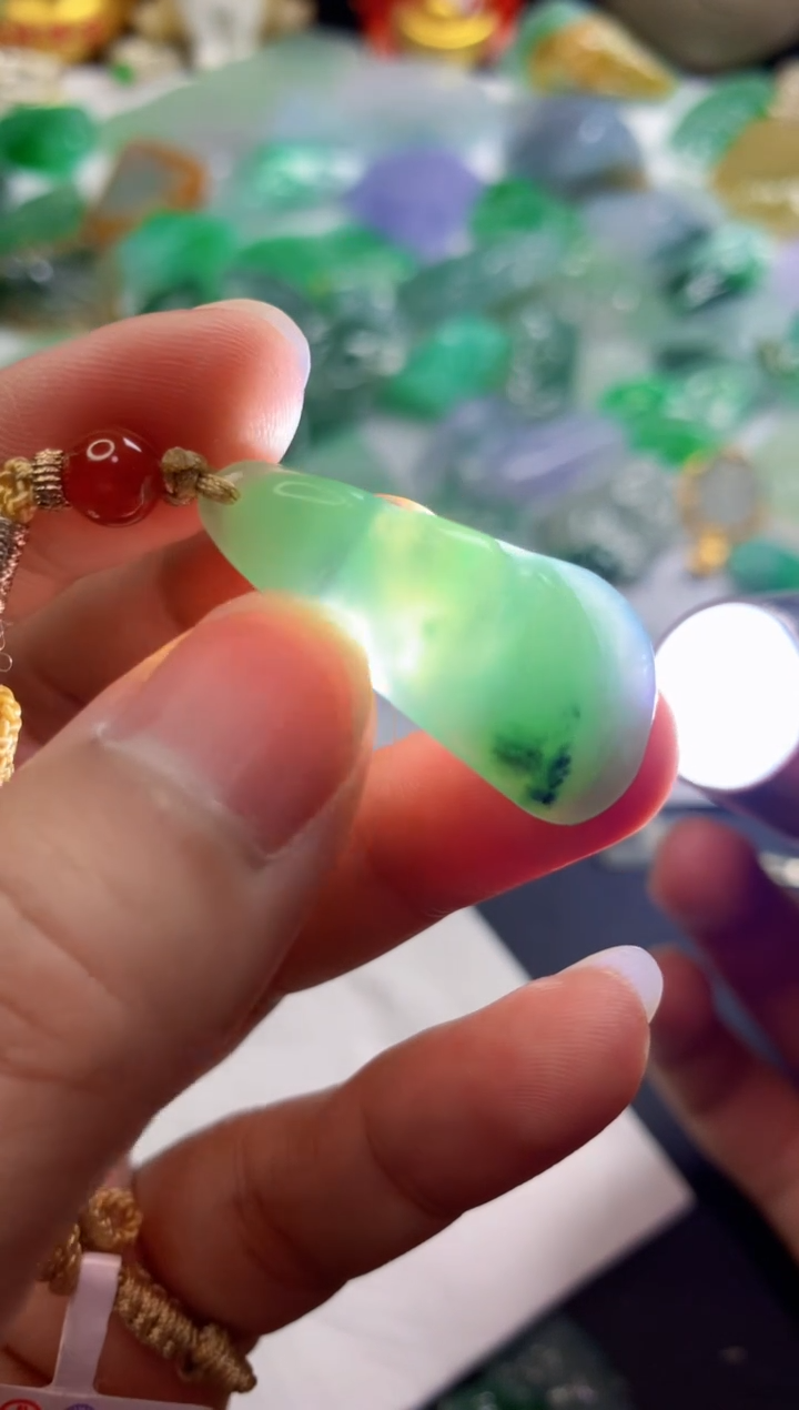 【闪购商品】翡翠吊坠(不含链)未镶嵌4512