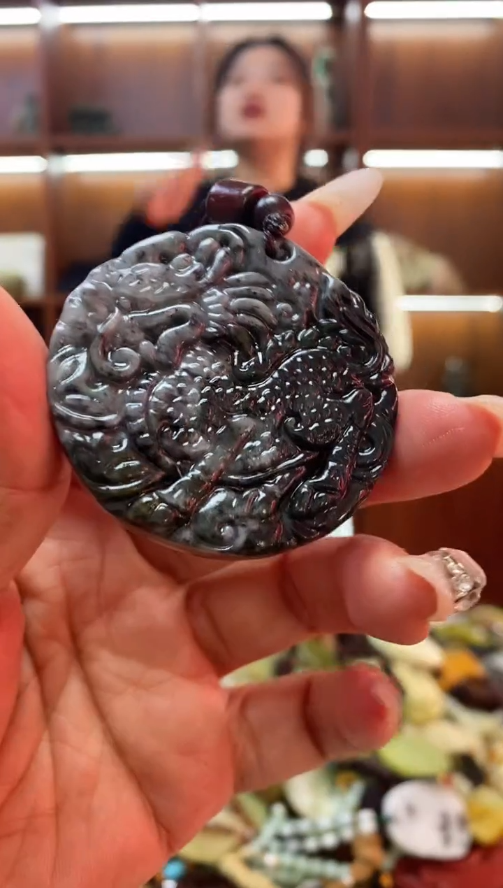 未镶嵌蛇纹石玉吊坠     